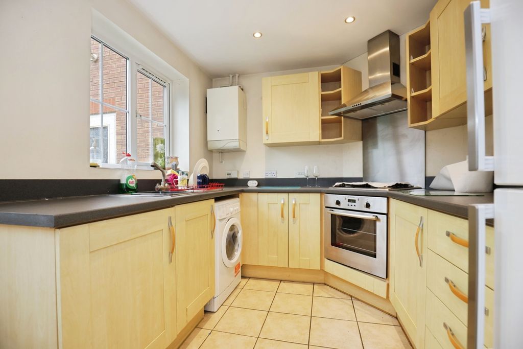 Property photo 2 of 14 Kitchen