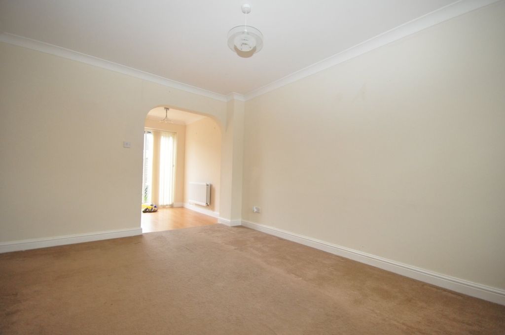 Property photo 2 of 11 Lounge 2