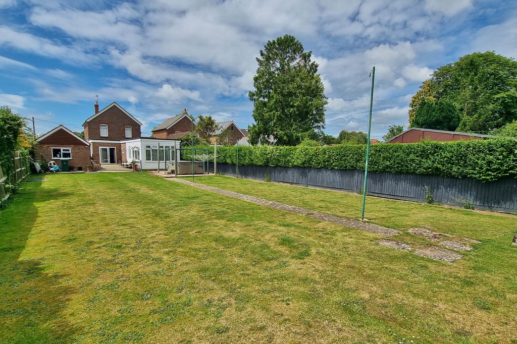 Property photo 2 of 31