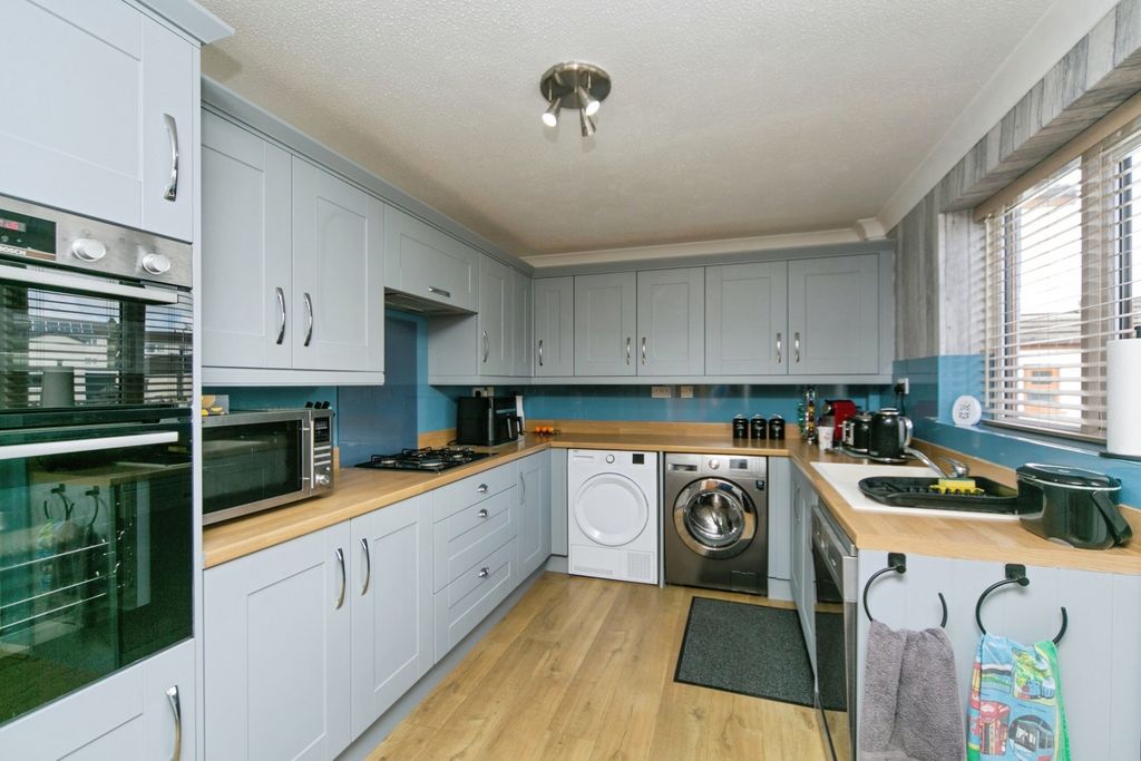 Property photo 3 of 26 Pbox-Img.Jpg