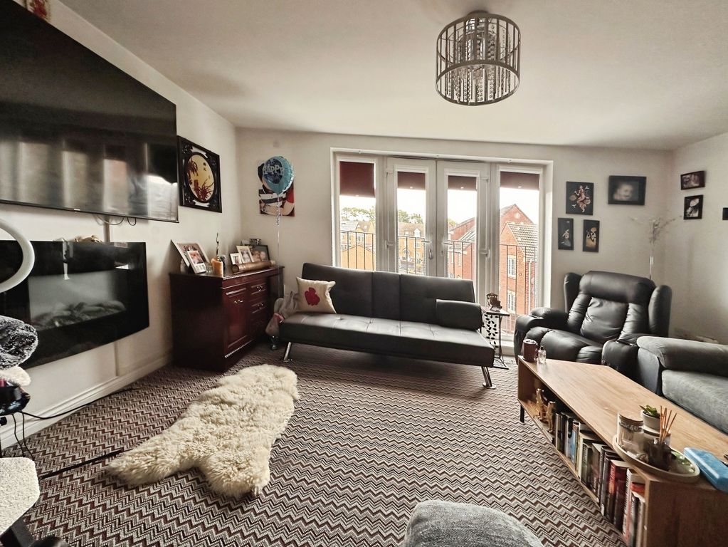 Property photo 3 of 17 Lounge