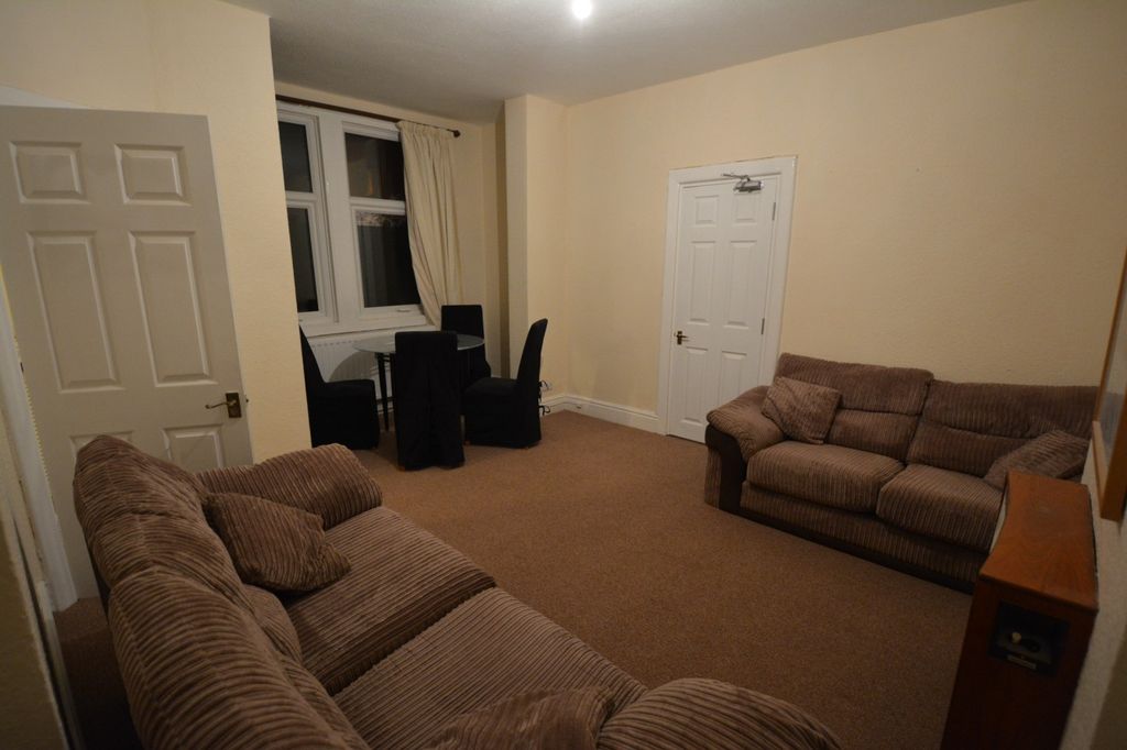 Property photo 3 of 11 (Main)