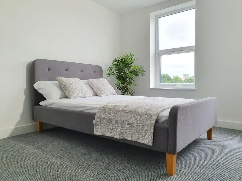 Property photo 3 of 7 A Spacious, Well-Lit Master Bedroom Featuring A Co...