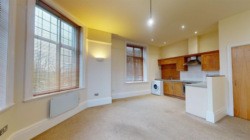 Property photo 3 of 11 10Sinderhill-Int6.Jpg