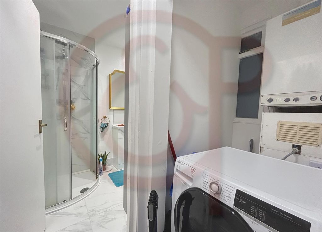 Property photo 3 of 6 Washing Machine.Jpg