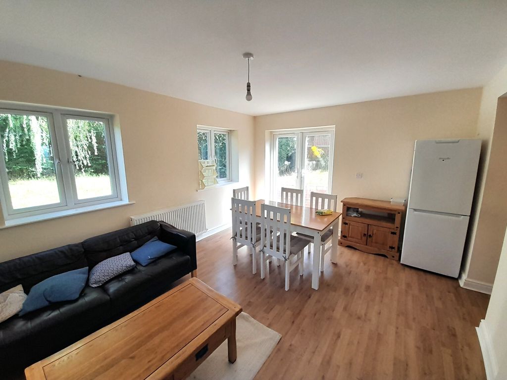 Property photo 1 of 19 Lounge X2