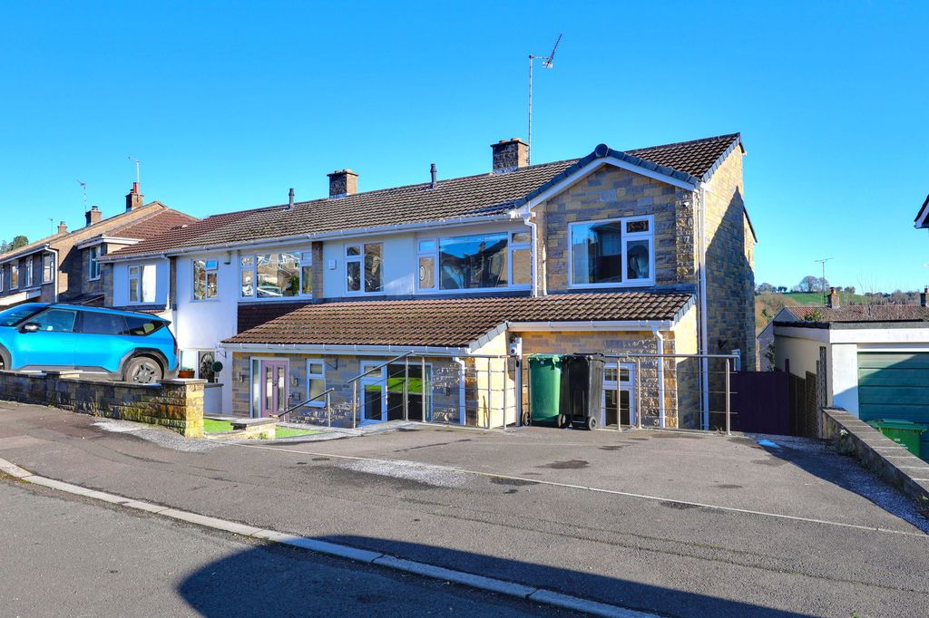 Property photo 3 of 45