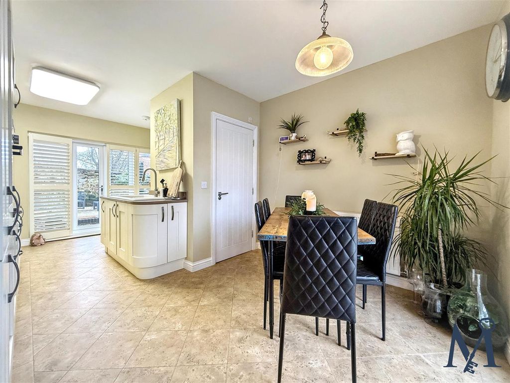 Property photo 2 of 26 Kitchen Diner