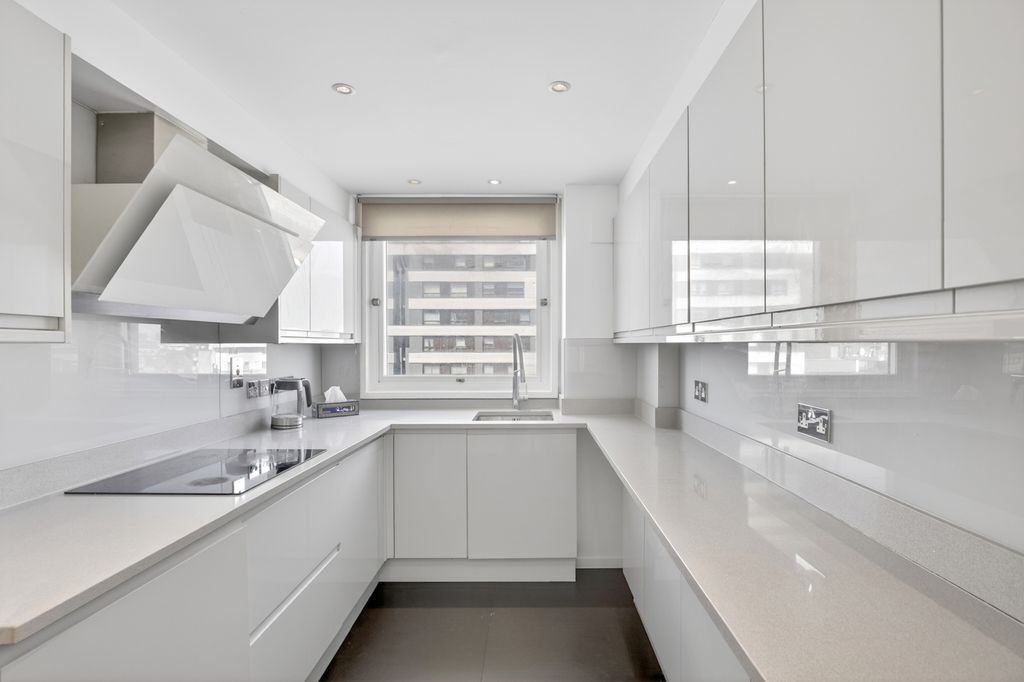 Property photo 3 of 17 Kitchen