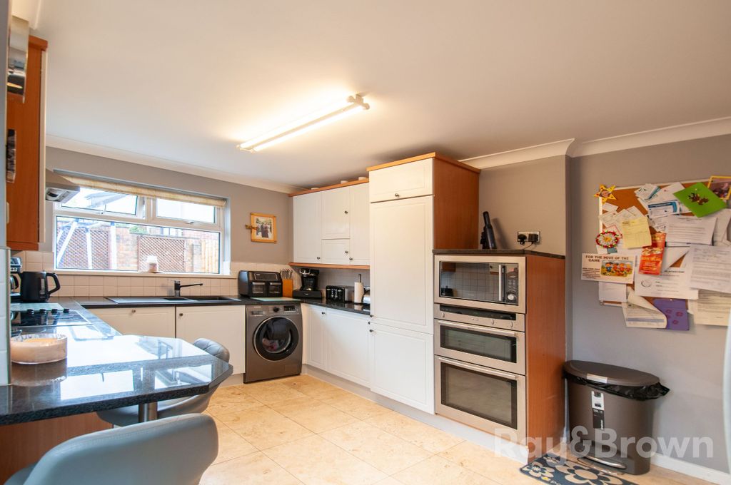 Property photo 3 of 45