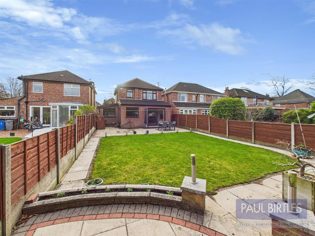 Property photo 2 of 32 Cam04378G0-Pr0245-Still040.Jpg