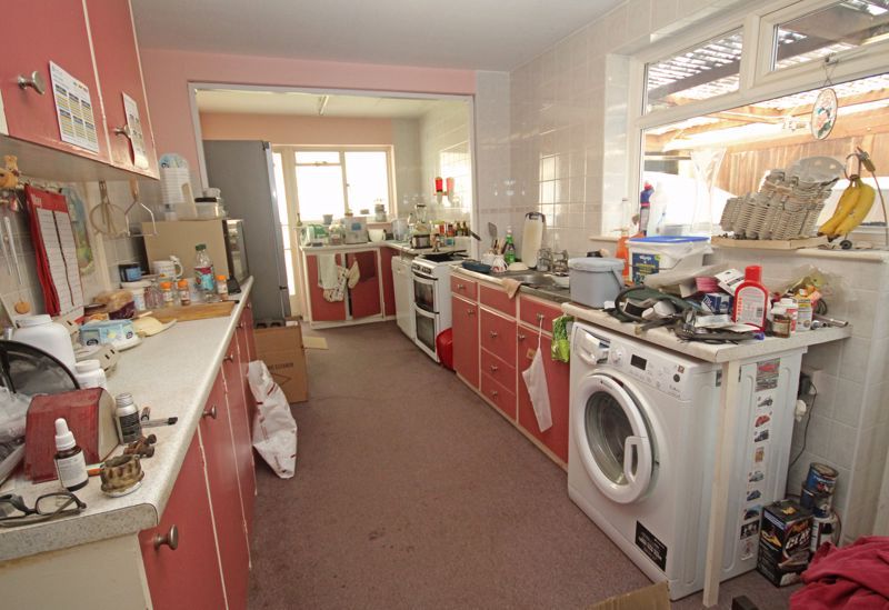 Property photo 3 of 9 Kitchen