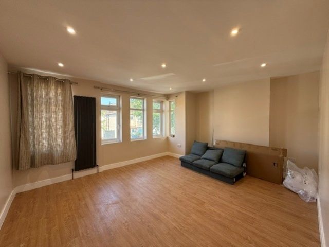 Property photo 2 of 8 1