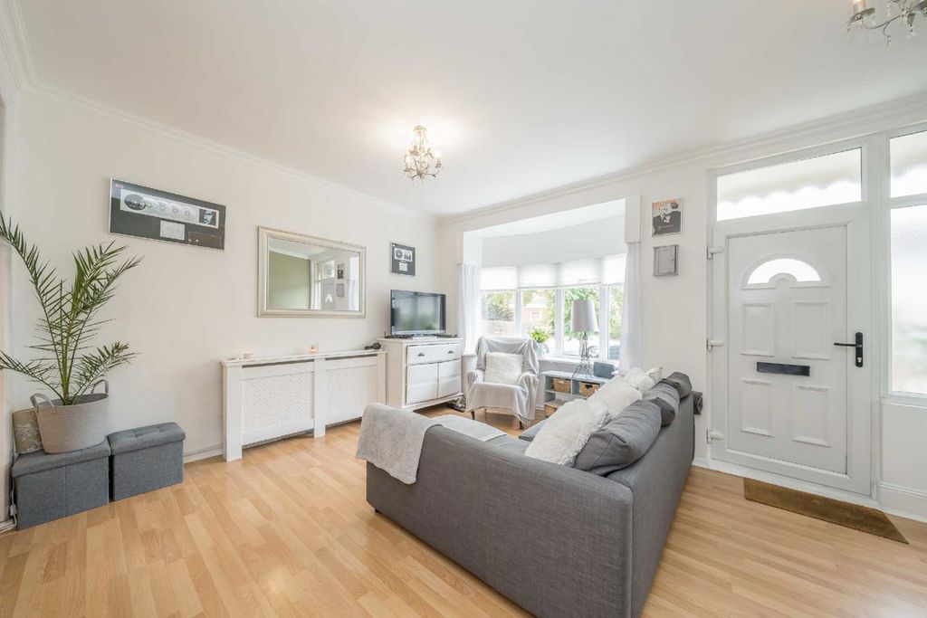 Property photo 2 of 8