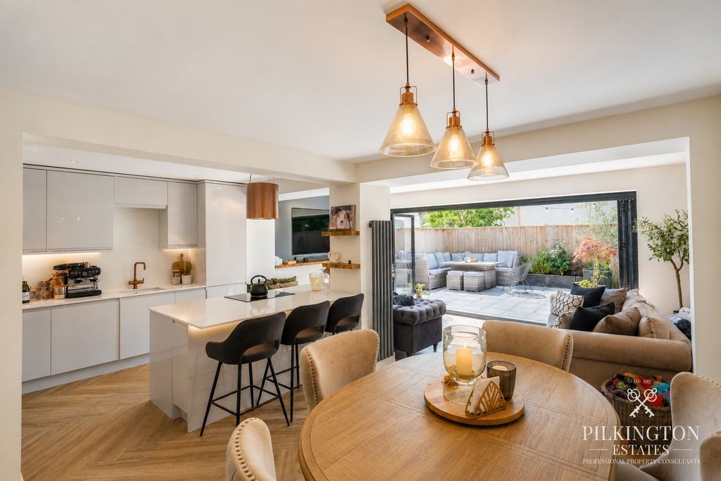 Property photo 1 of 16 5284040