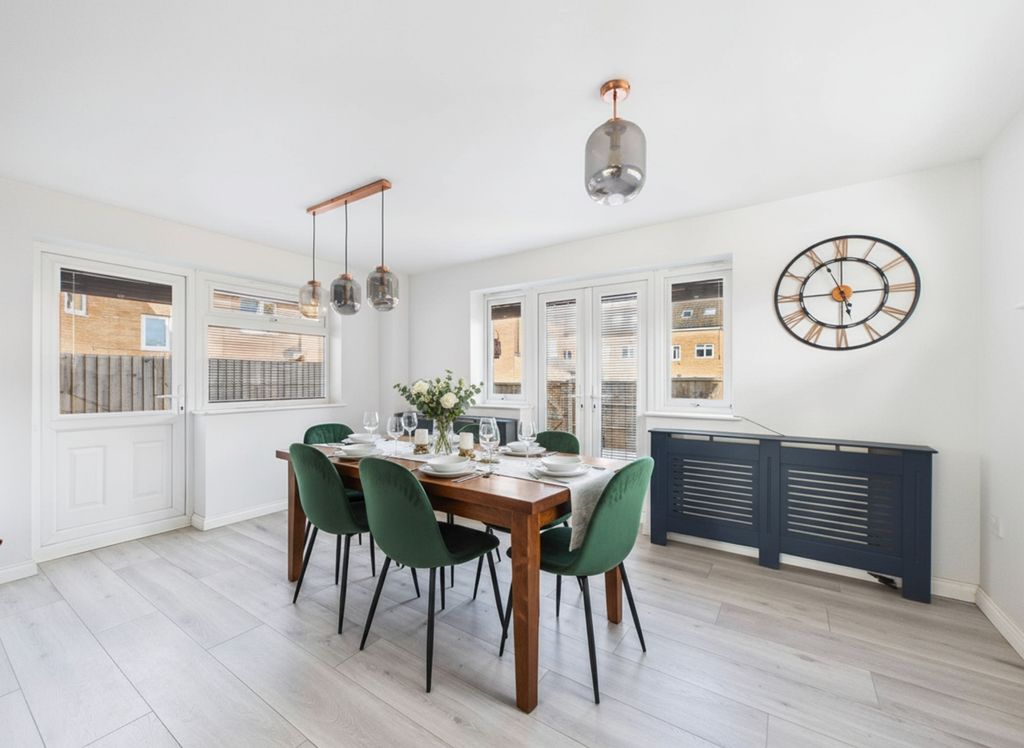 Property photo 3 of 26 Dining Room Virtual- Mark Stephens Ewemove Newmark