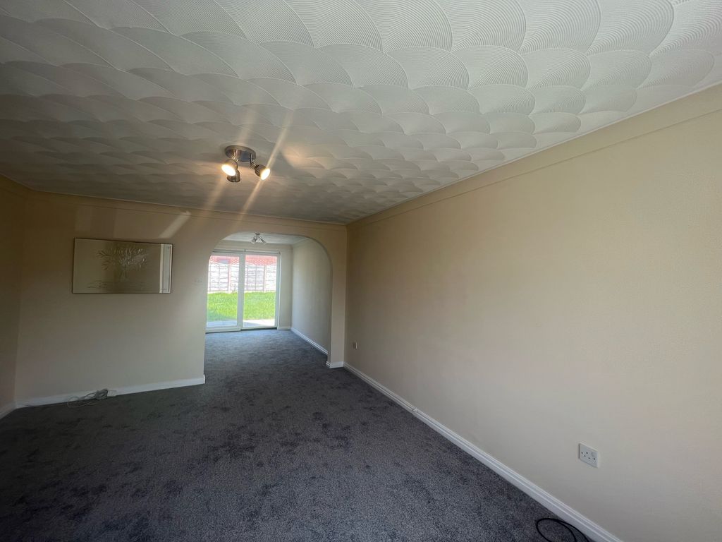 Property photo 3 of 16 Dining Area