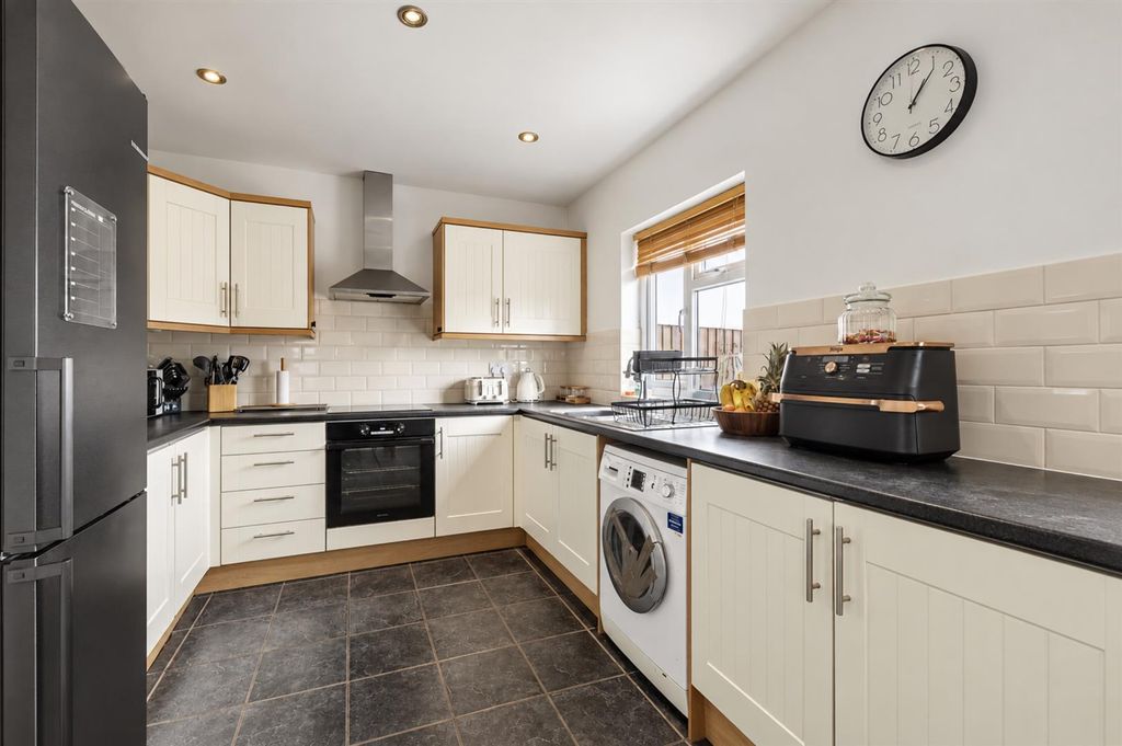 Property photo 3 of 16 Kitchen Diner