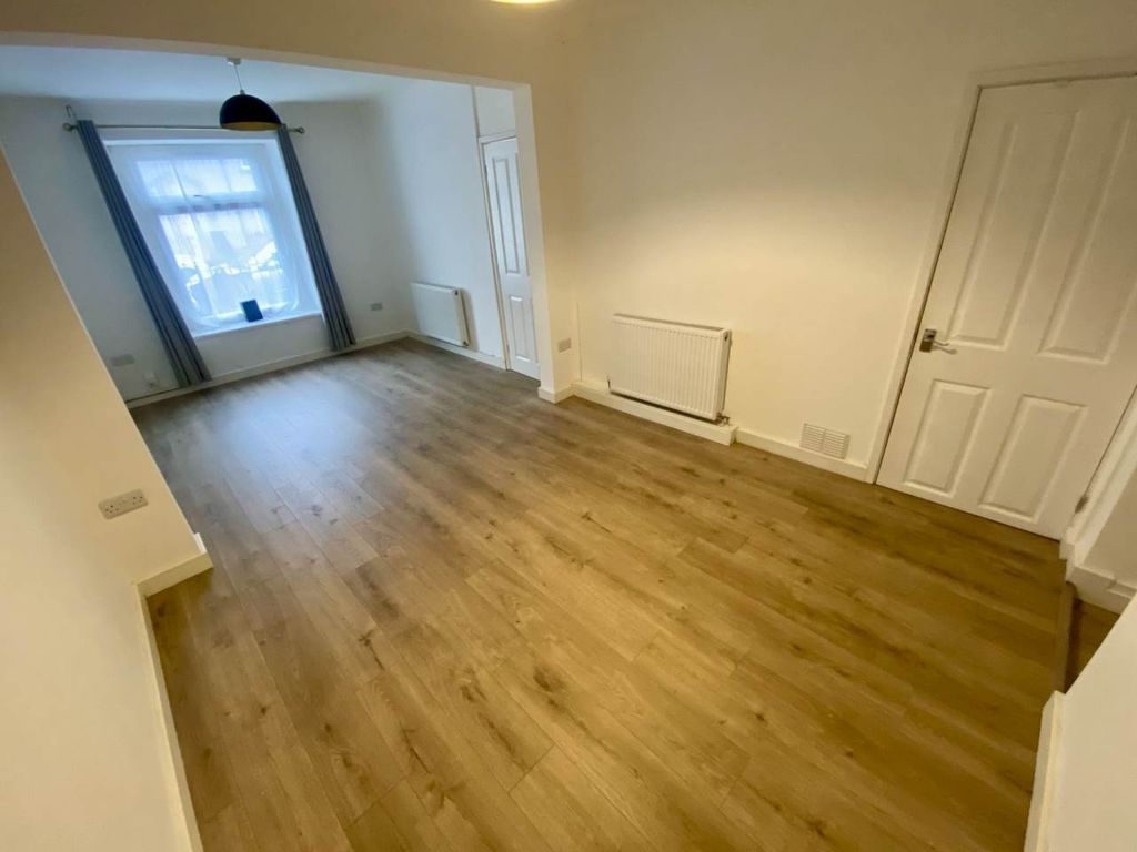Property photo 3 of 20 1ce13757-E5A4-46B3-Ac1A-E084139B8495 - Copy