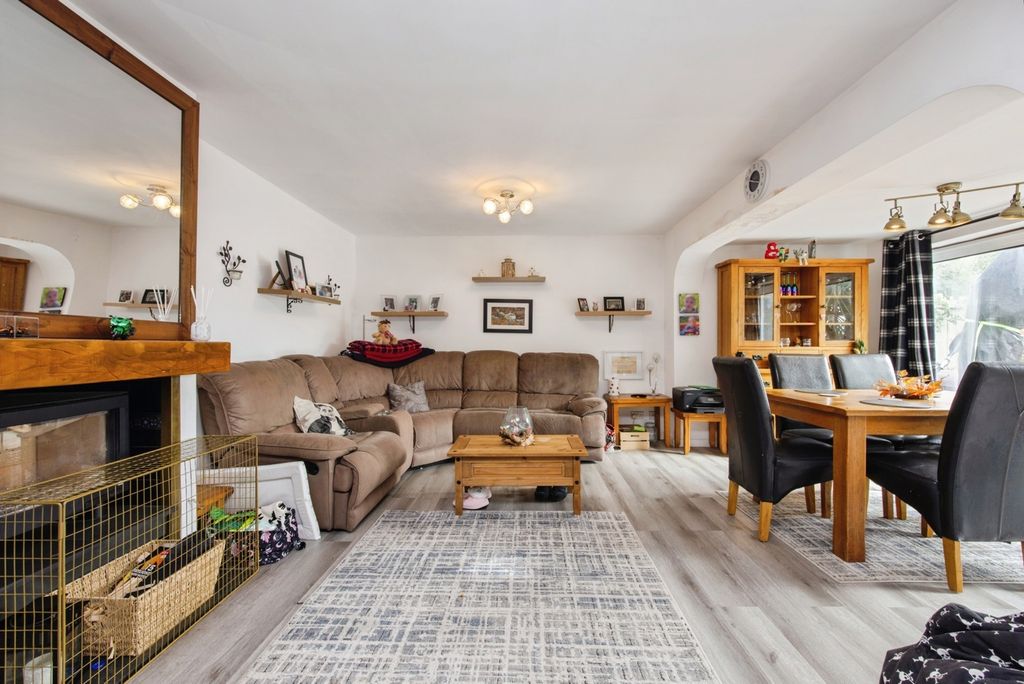 Property photo 3 of 17 Photo