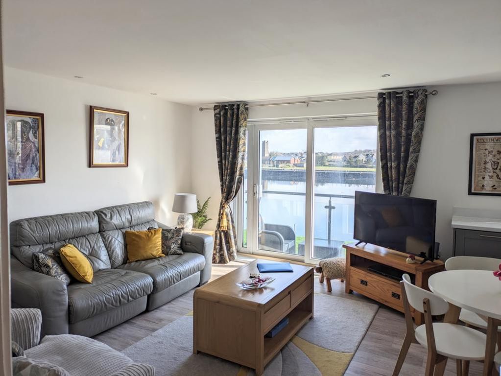 Property photo 2 of 7 Lounge