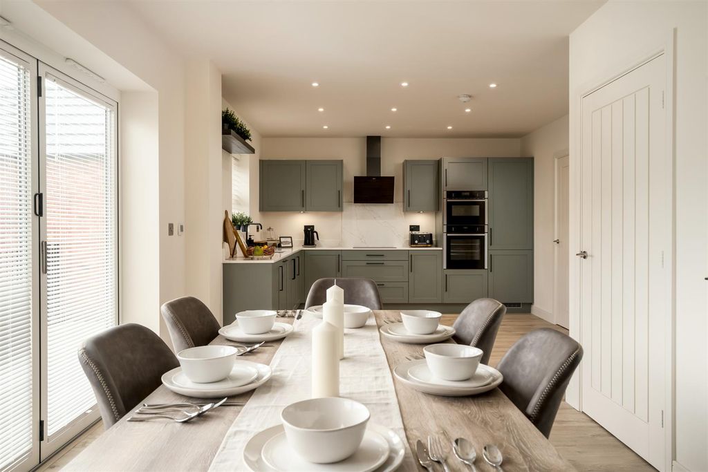 Property photo 2 of 22 Show Home