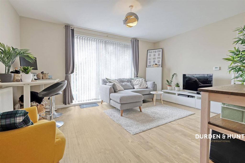 Property photo 2 of 13 Thistle House