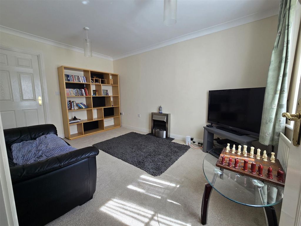 Property photo 3 of 15 Sitting Room