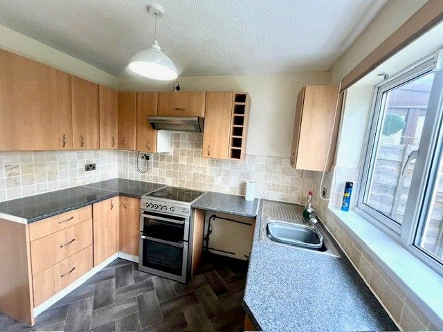 Property photo 2 of 10 Kitchen