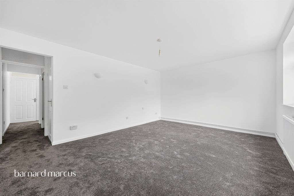 Property photo 3 of 23