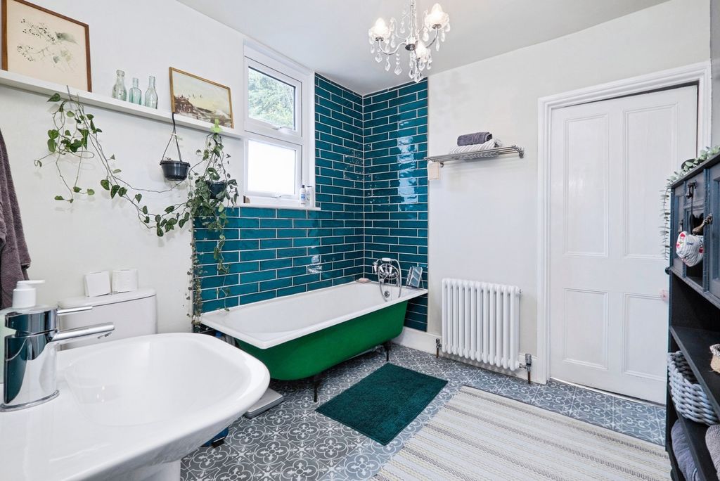 Property photo 3 of 16 Bathroom
