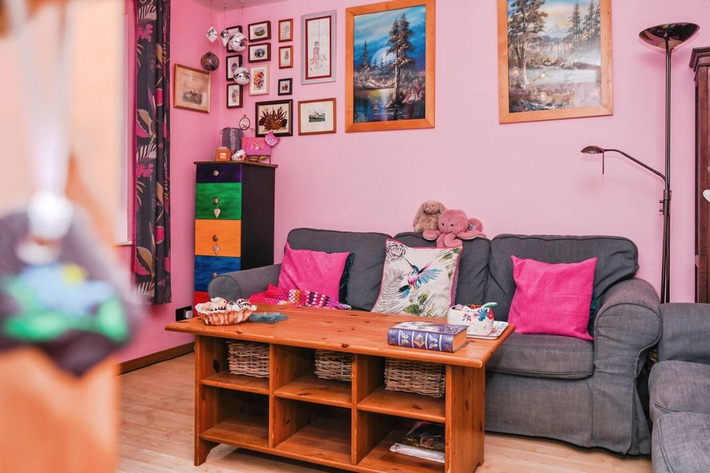 Property photo 2 of 21 Living Room