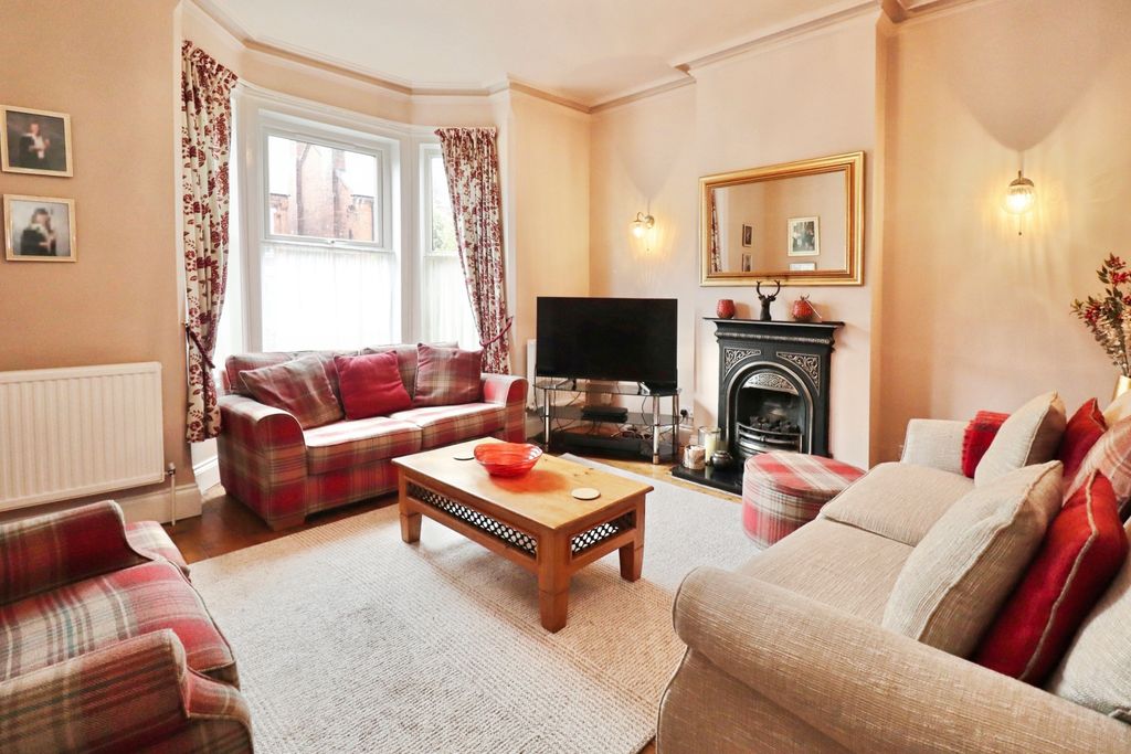 Property photo 2 of 28