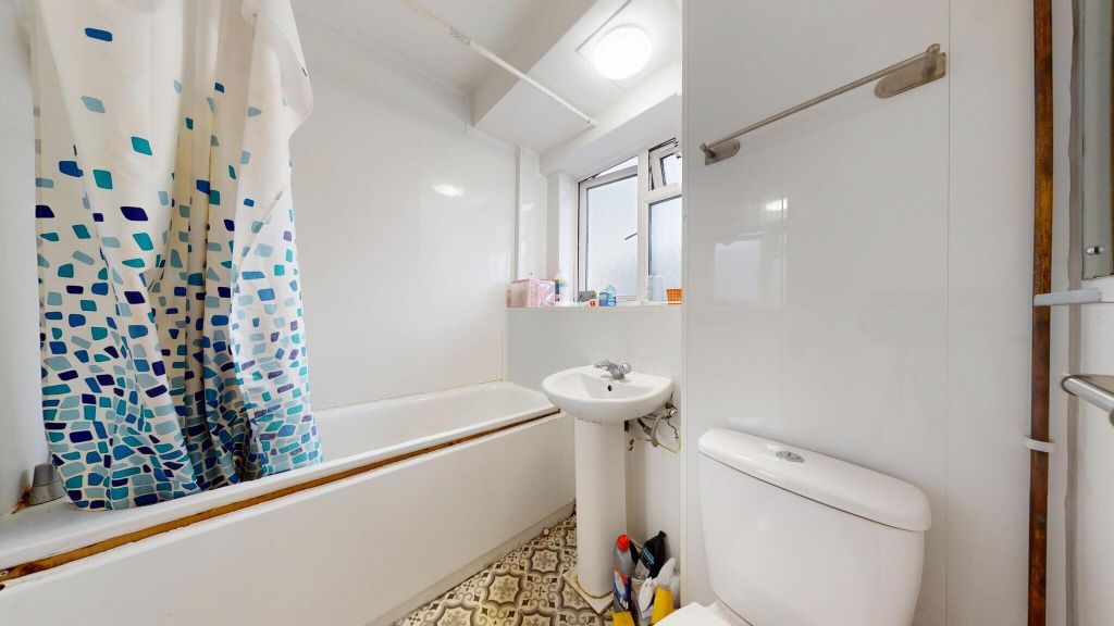 Property photo 3 of 12 Bathroom
