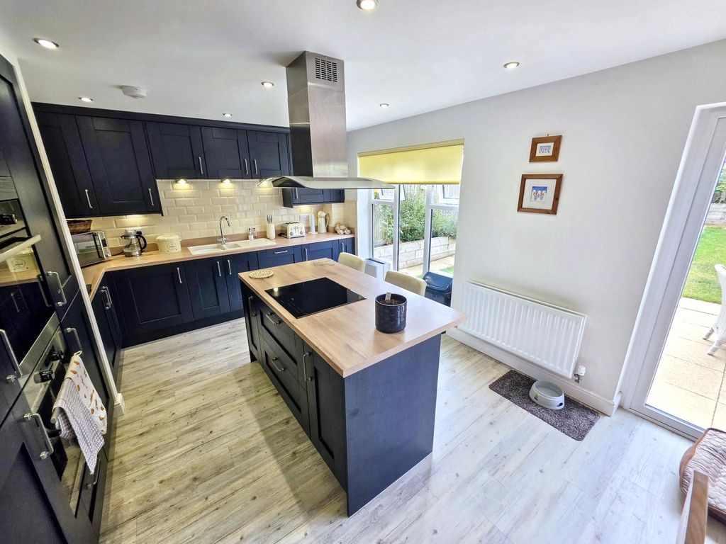 Property photo 3 of 33
