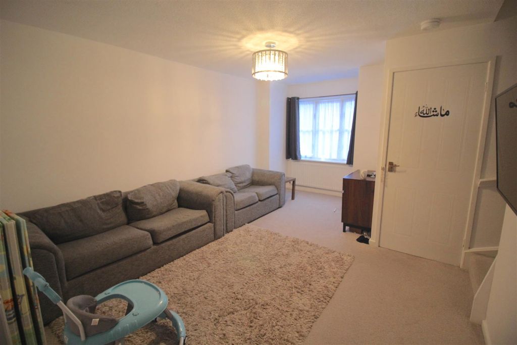 Property photo 2 of 13 Lounge