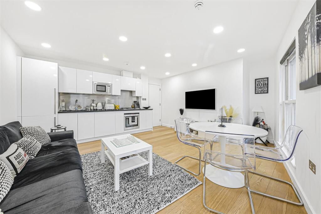 Property photo 2 of 8 Photo 3