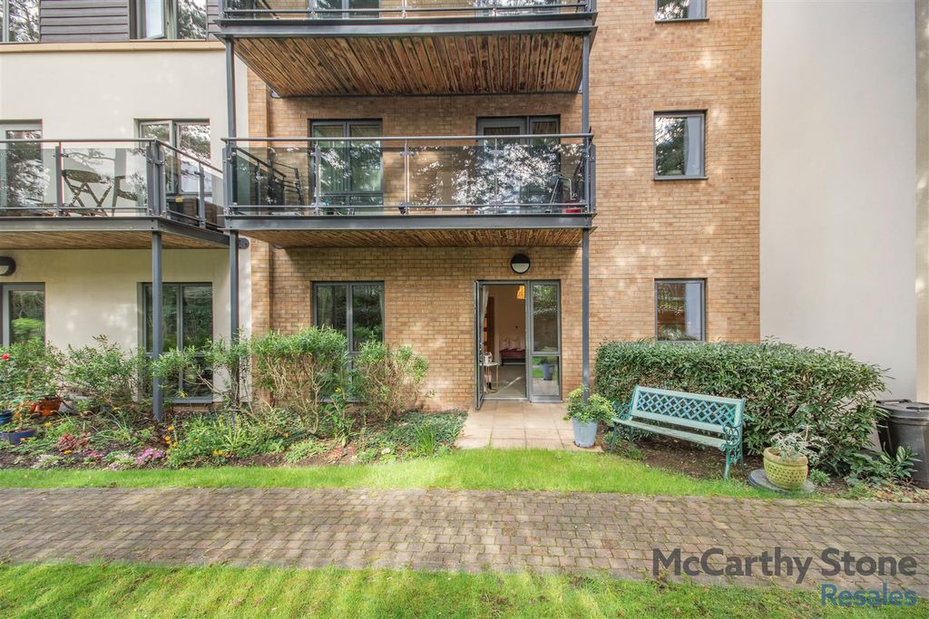 Property photo 2 of 21 8682700-Exterior05.Jpg