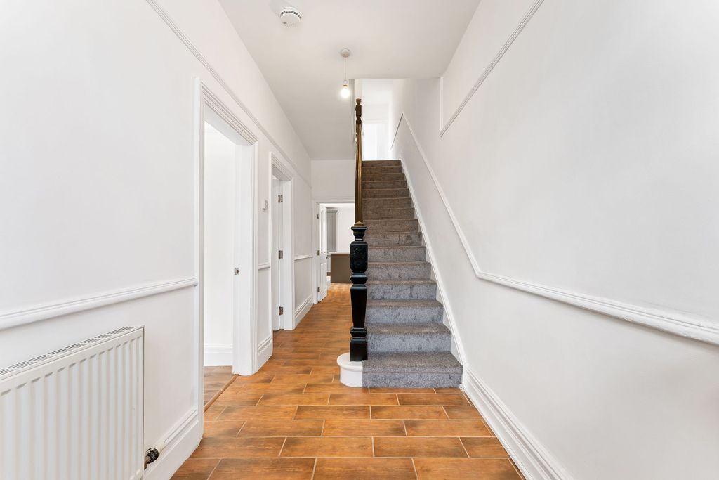 Property photo 2 of 28