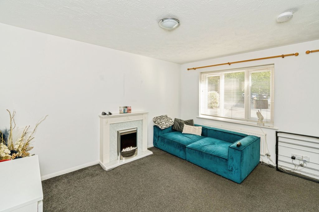 Property photo 3 of 16