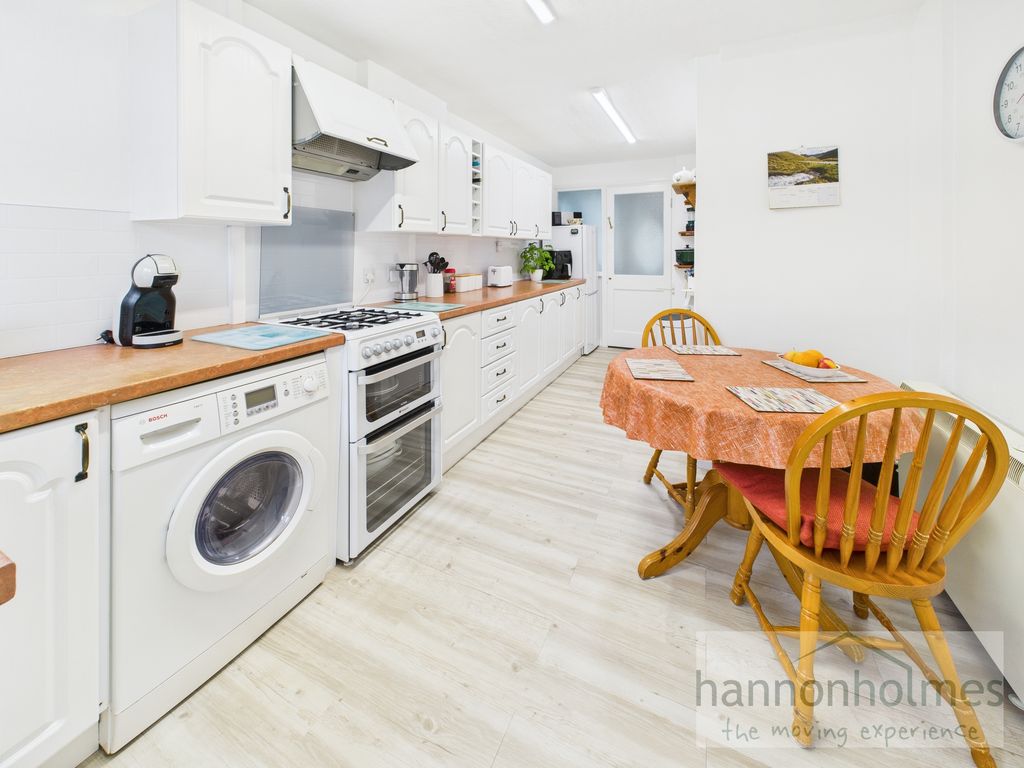 Property photo 3 of 33 Cam05283G0-Pr0107-Still008