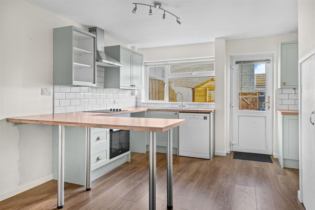 Property photo 2 of 9 82 New Road-2.Jpg