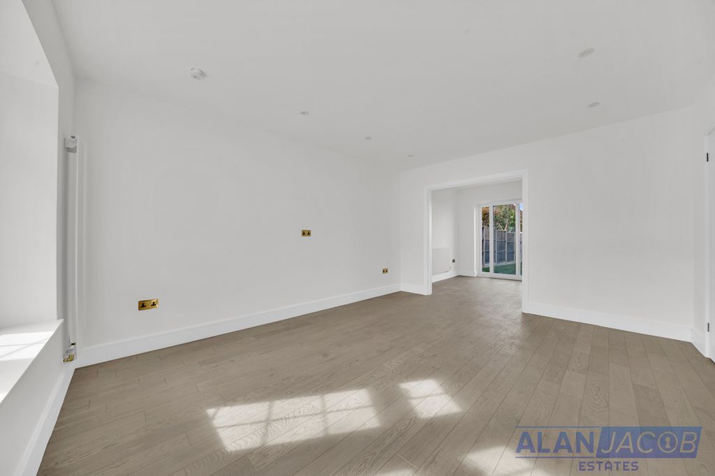 Property photo 2 of 34