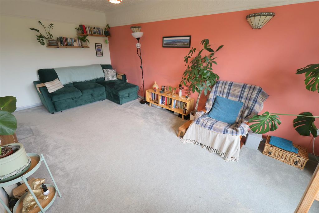 Property photo 3 of 18 Mt Lounge vi.Jpg