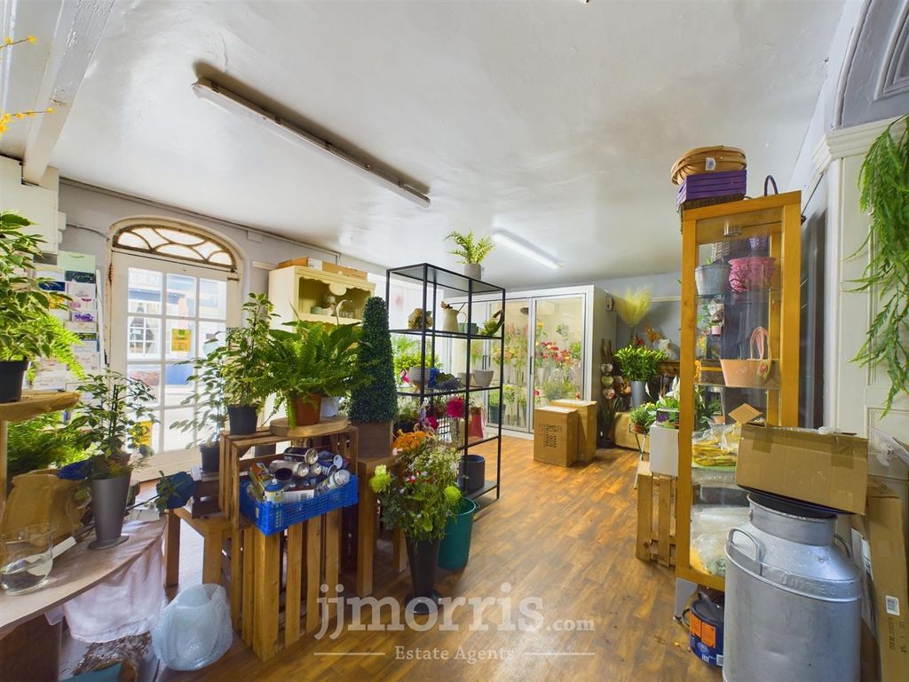 Property photo 2 of 31 Shop