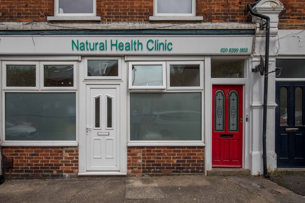 Property photo 1 of 15 Commercial Unit To Let – 17 Tolworth Park Road, Surbiton, Kt6 7Rn