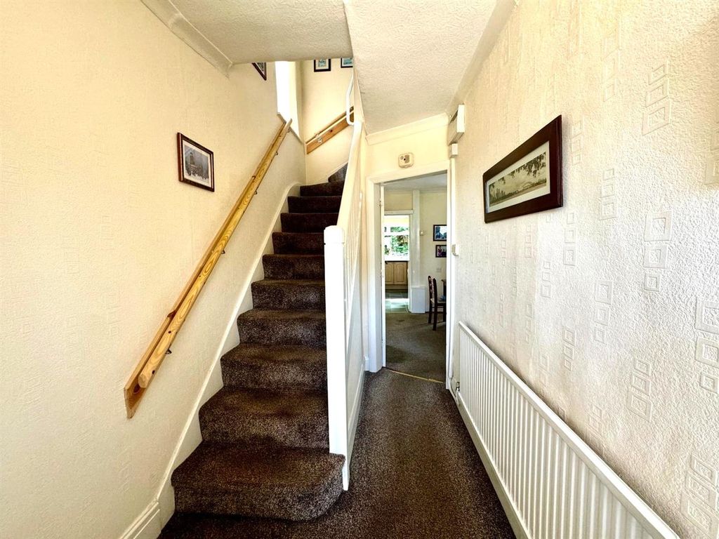 Property photo 2 of 13 Hallway