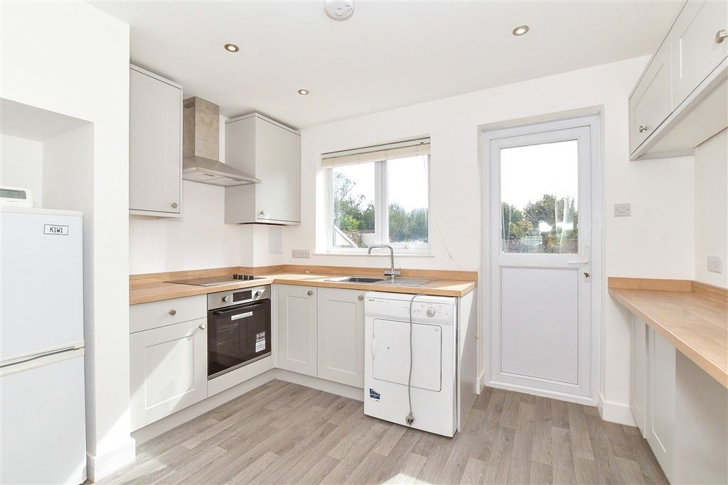 Property photo 3 of 10 Kitchen