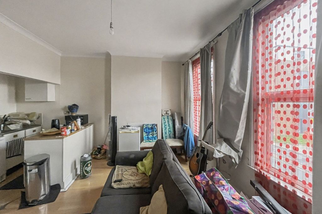 Property photo 2 of 15 Flat 1, 110 Portland Road, South Norwood London, Se25 4Pj