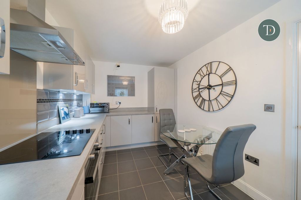 Property photo 3 of 25